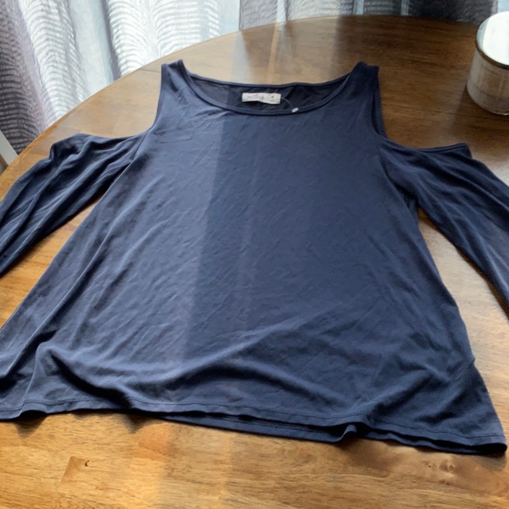 Hollister top